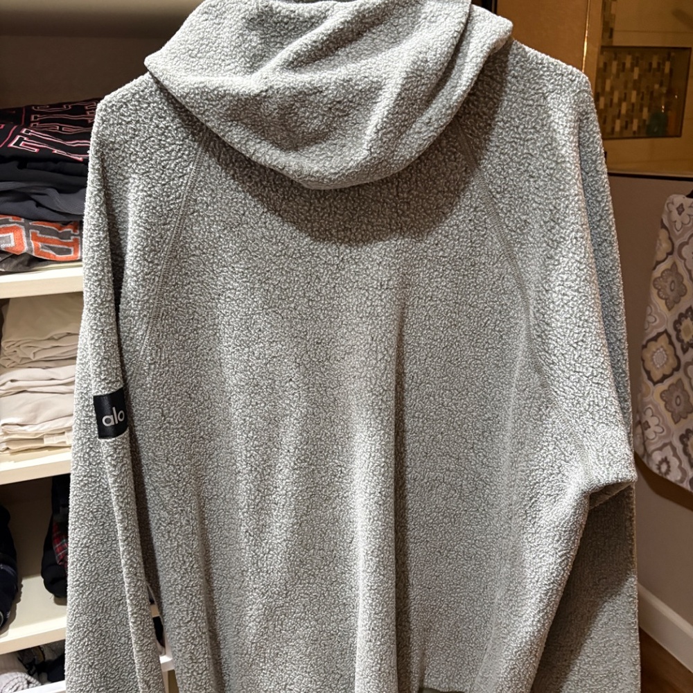 Alo Yoga Men’s Zipper Pocket 2 tone Hoodie - Picture 2 of 5